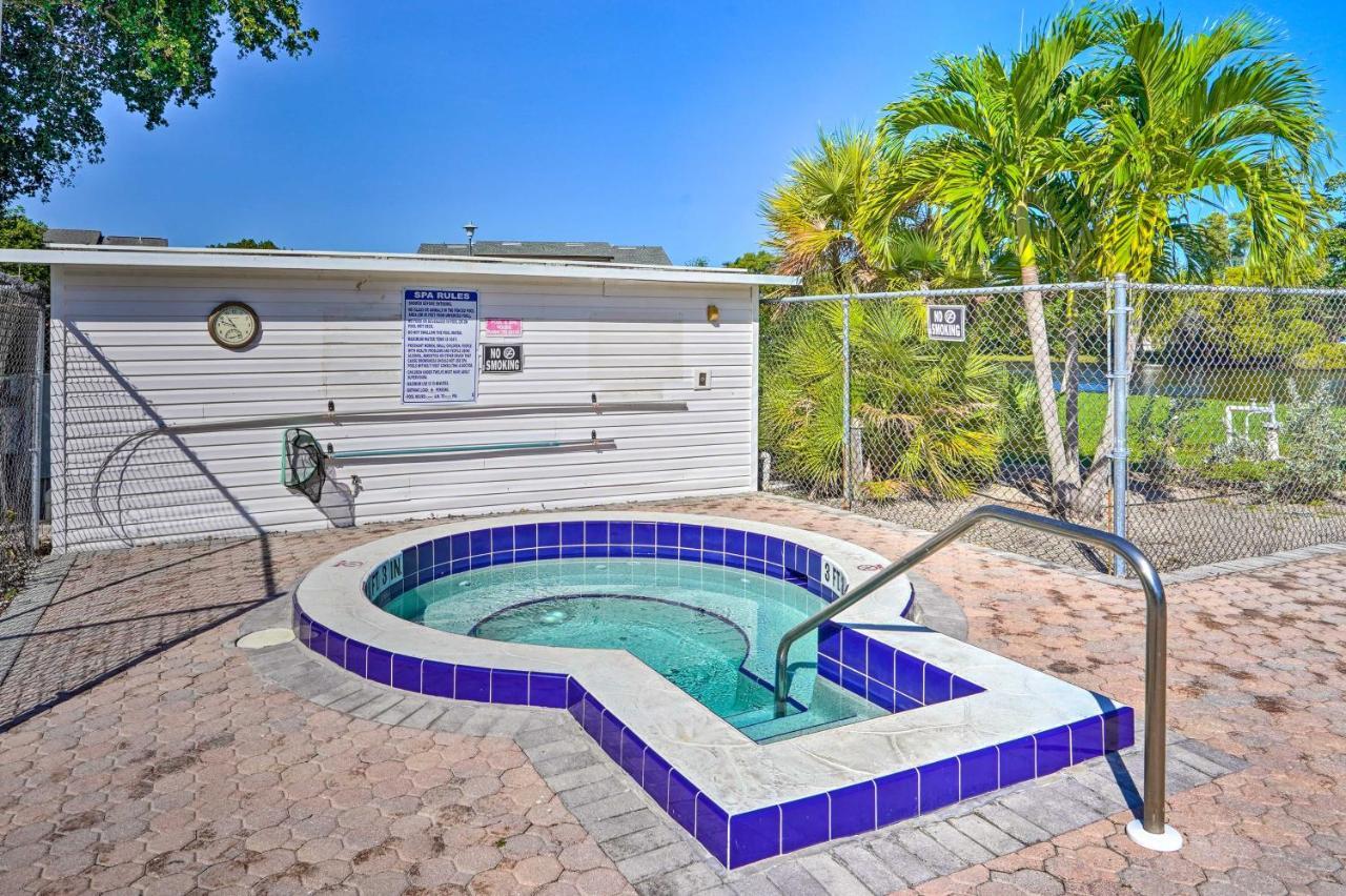 Chic Fort Myers Escape With Community Perks! エクステリア 写真